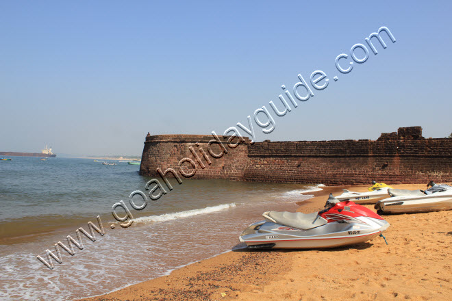 Boat rides at Sinquerim beach